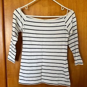 *5 for $25 bundle* H&M off the shoulder striped shirt